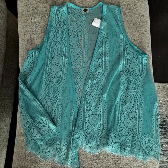 Fashion Nova set of trousers and a lace west ,color Tiffany,for tall women 5.92+ - Picture 9 of 16